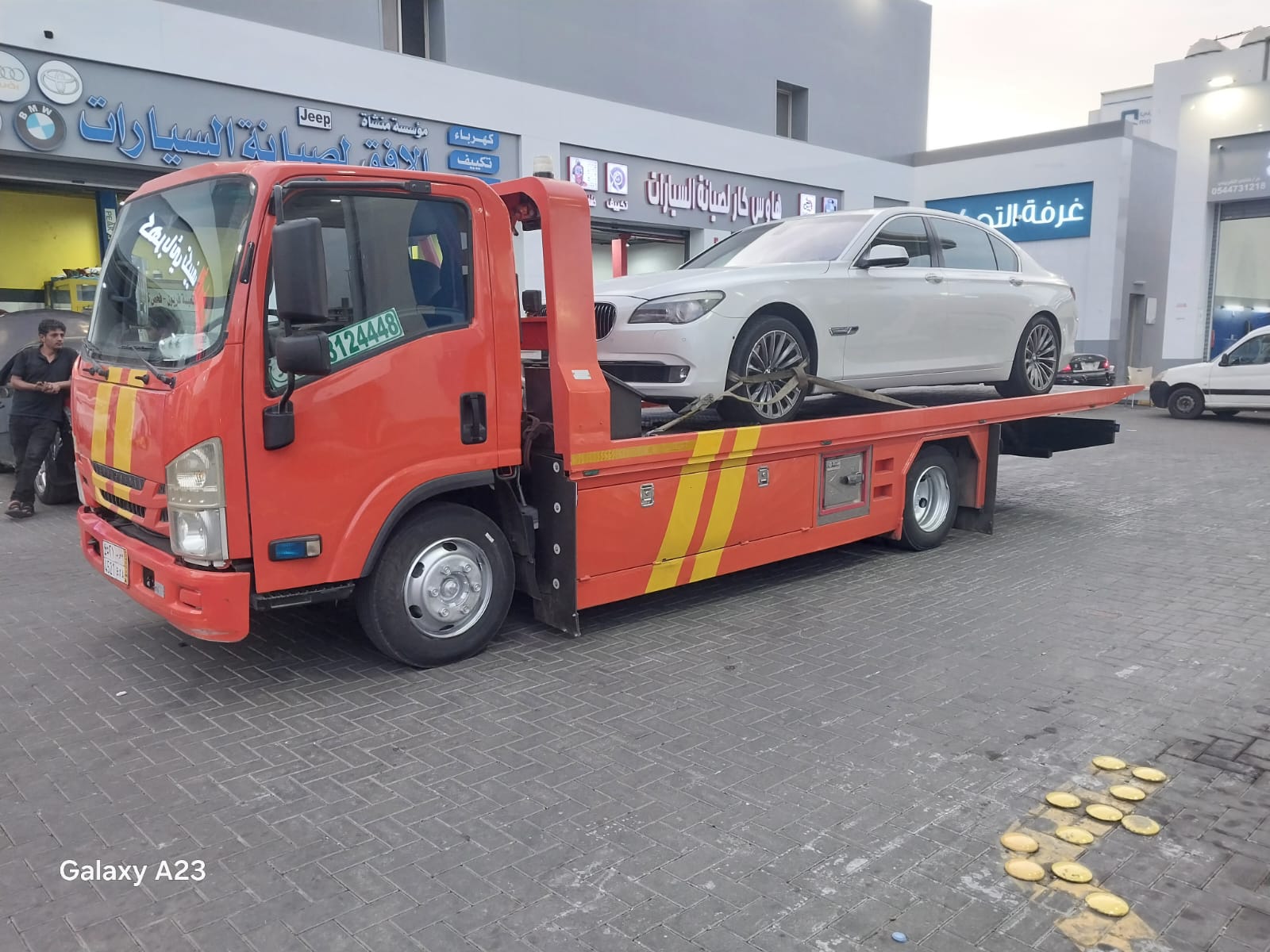 سطحة هيدروليك جنوب الرياض - نقل آمن للسيارات